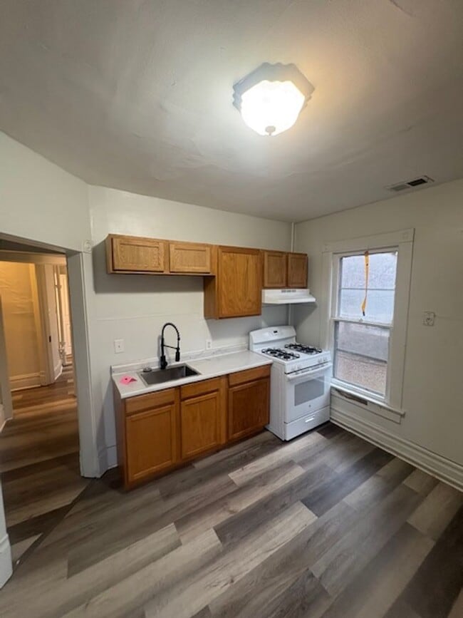 Foto del edificio - 723 W Armstrong Ave