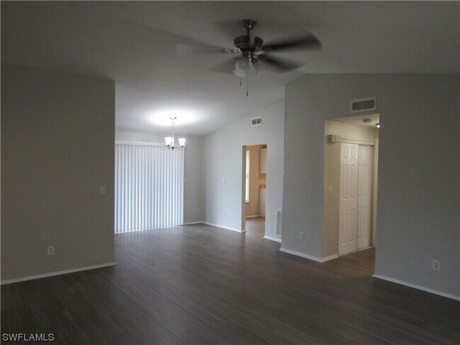 Foto del edificio - 3024 SW 8th Pl