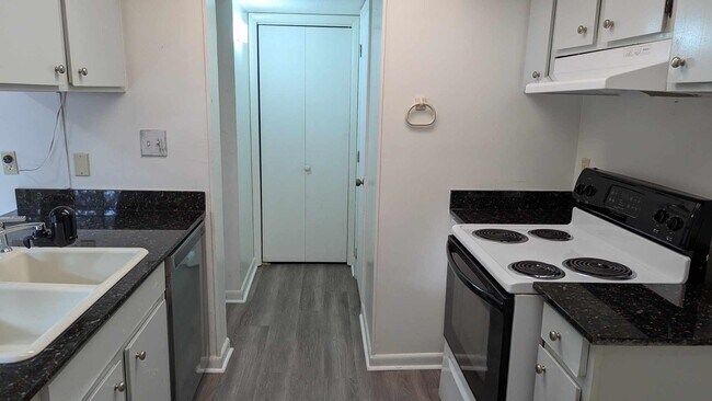 Foto del edificio - 409 Westwood Dr