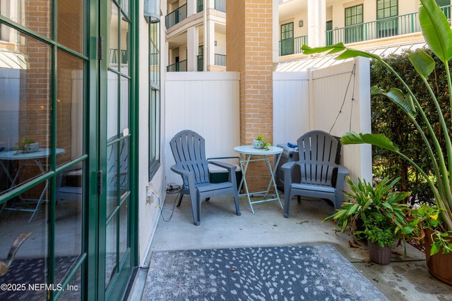 Building Photo - 1661 Riverside Ave