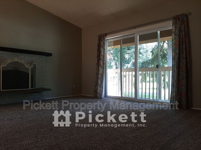 Foto del edificio - 391 NW Mosher Canyon Rd