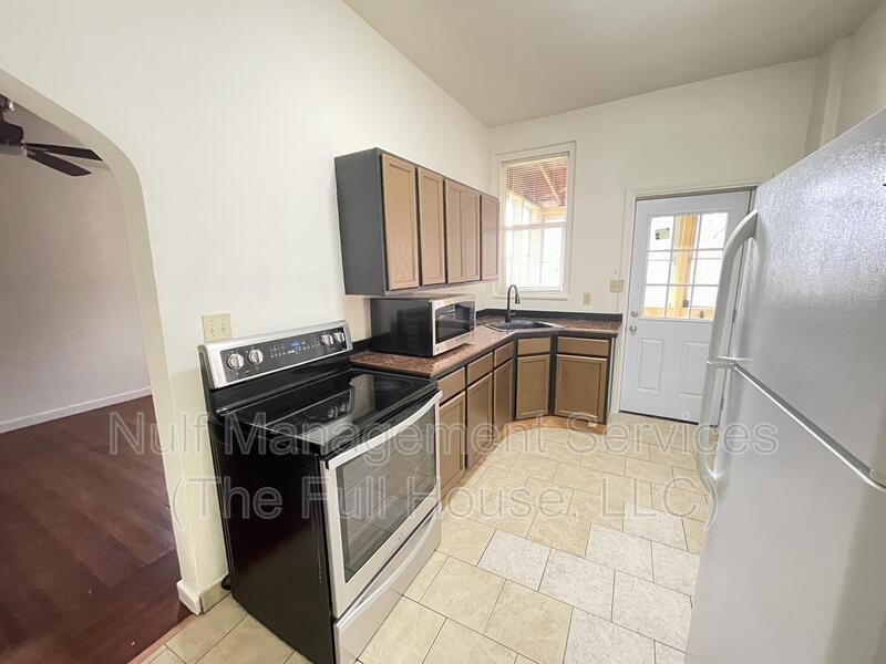 Primary Photo - 132 Parkfield St