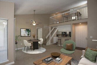 Loft Apartment Home - Huntcliffe Apartments