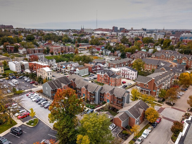 Building Photo - Highland Commons Apartments