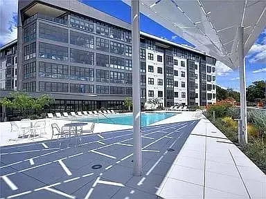 Foto del edificio - 800 Embassy Dr