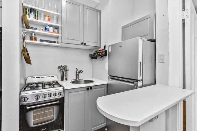 Foto del edificio - 604 W Addison St
