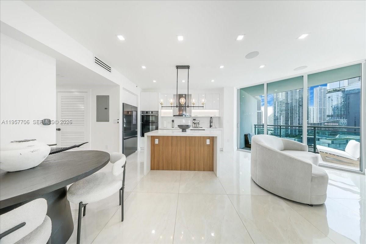 Foto del edificio - 350 S Miami Ave