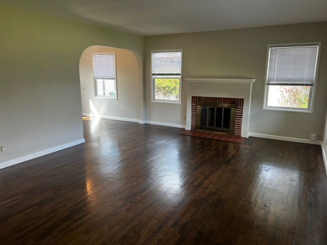 Building Photo - Recently Remodeled 2-Bedroom, 1-Bathroom H...