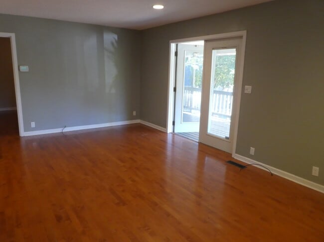 Building Photo - 1420 Dollar St