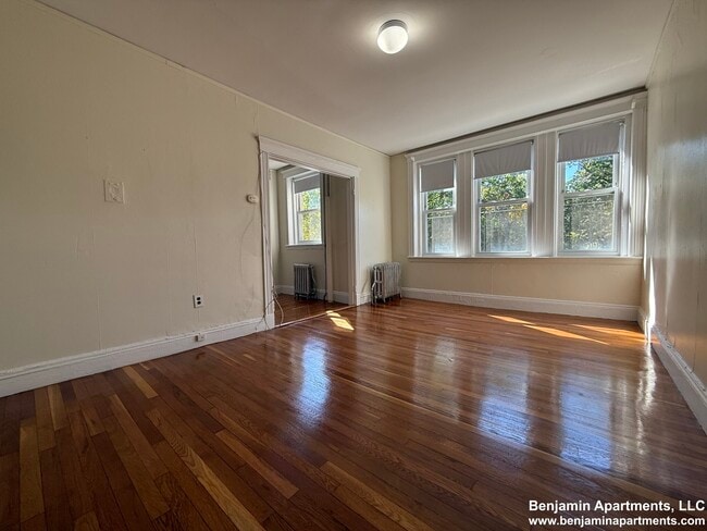 Building Photo - 458 Park Dr