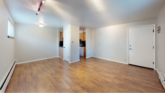 Bright and spacious living space - 1345 High St