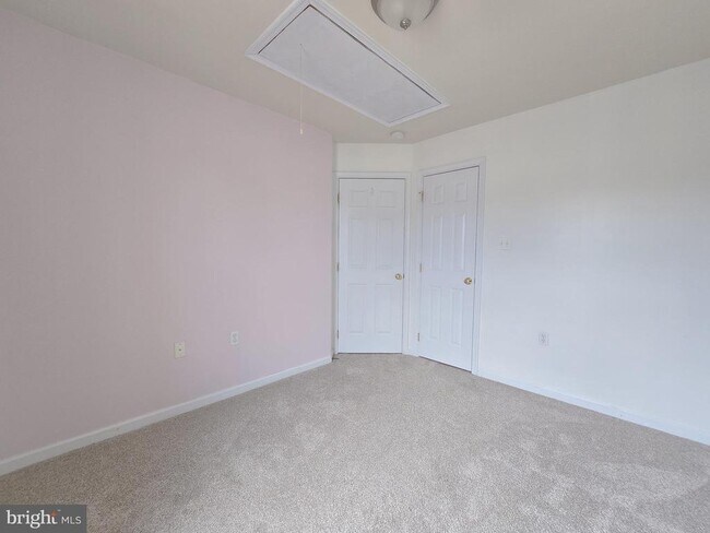 Building Photo - 205 Brook Meadow Dr