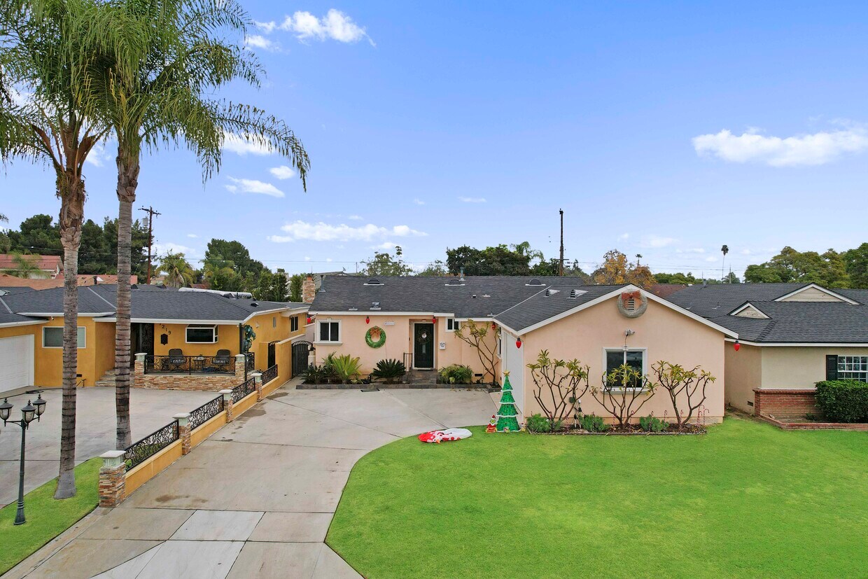 7225 Coolgrove Dr, Downey, CA 90240 House Rental in Downey, CA