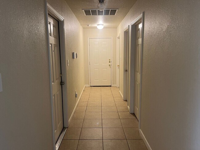 Building Photo - 11239 Country Canyon