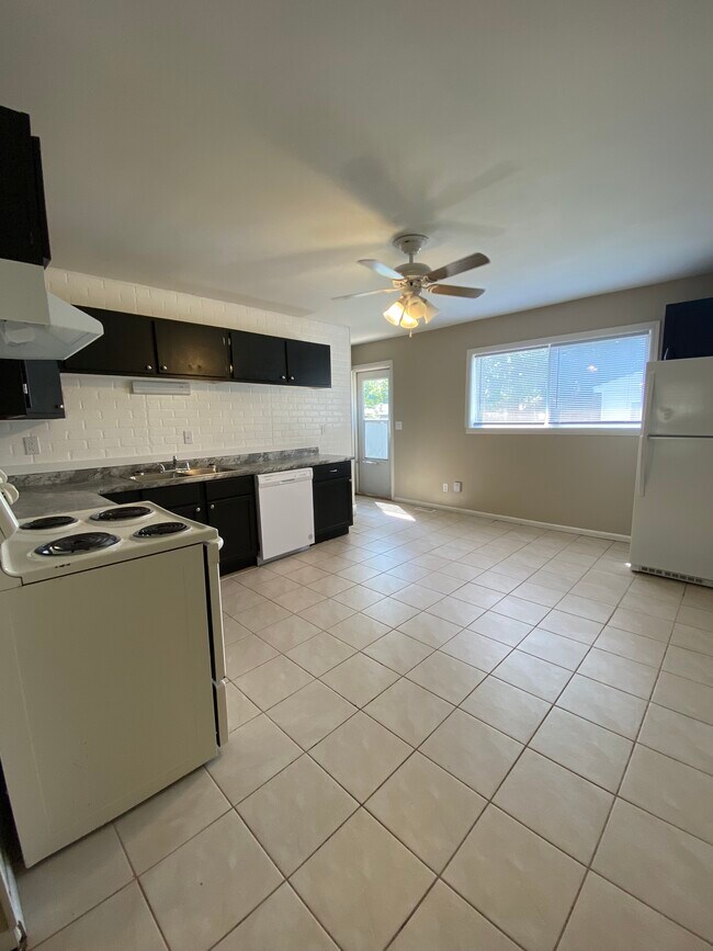 Foto del edificio - 1216 Dogwood Ln