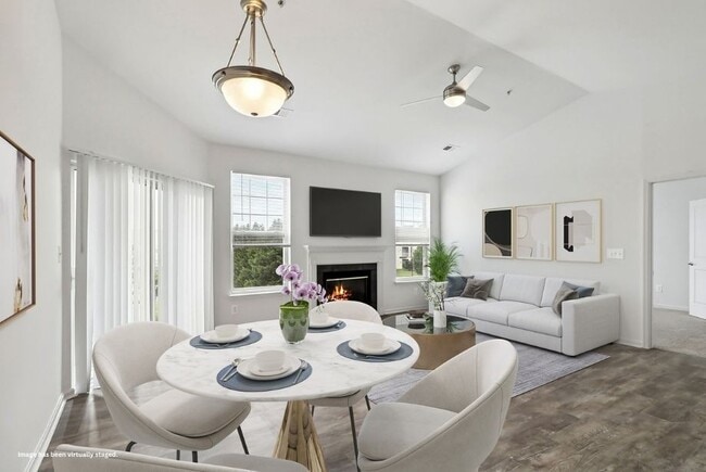 Building Photo - Windsor Commons Apartments