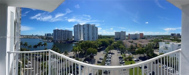 Foto del edificio - 2801 NE 183rd St
