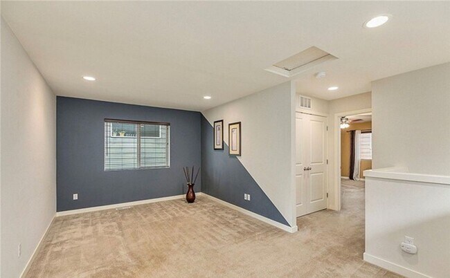 Foto del edificio - A Modern In-city Style with Comfort of the Suburbs Single Family Detached Condo