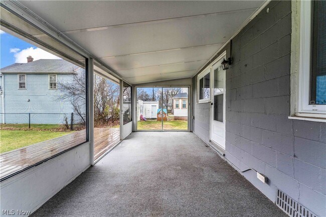 Foto del edificio - 68 Ennis Ave