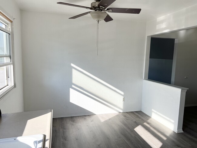 Foto del edificio - 2615 W Grange Ave