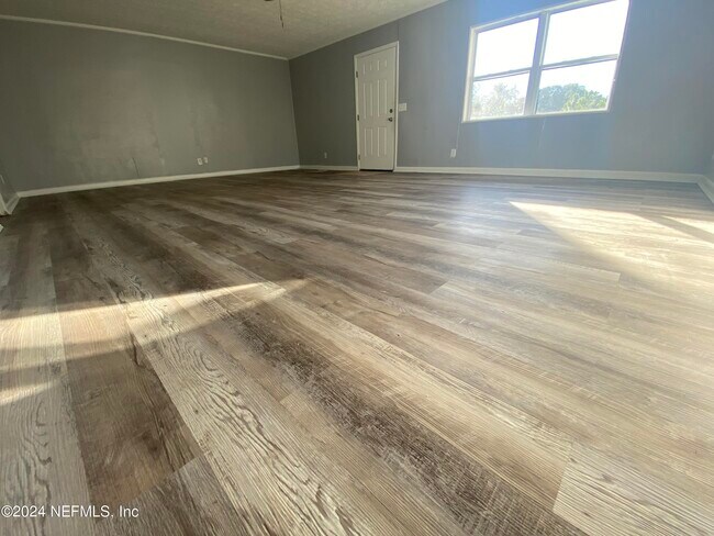 Foto del edificio - 13007 Atomic St