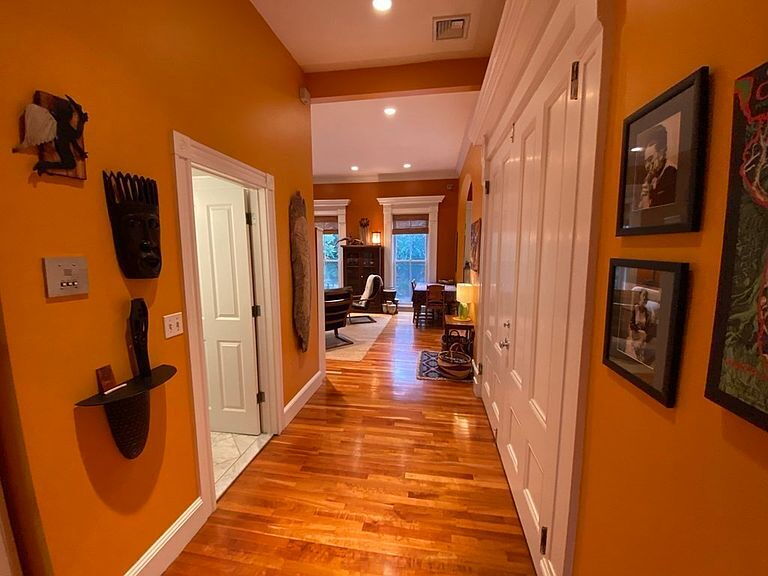 Foto principal - "Charming 2-Bed Haven with Gleaming Hardwo...