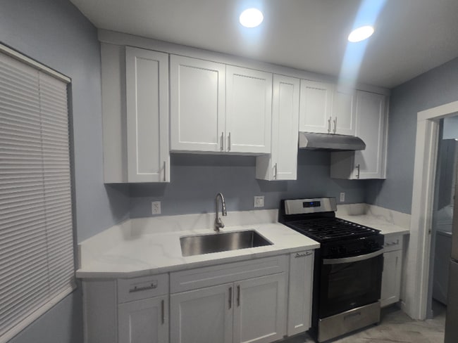 Foto del edificio - 9548 Bowman Ave