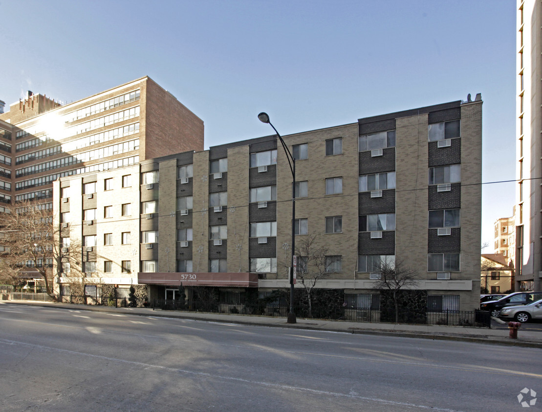 Foto del edificio - 5730 North Sheridan