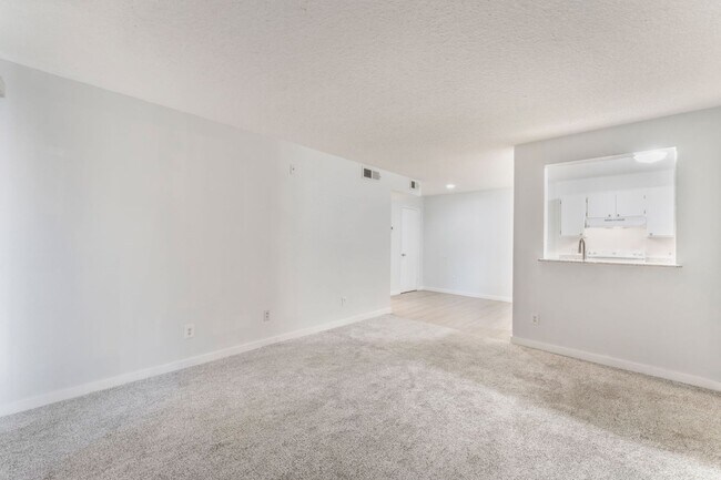 Foto del edificio - 230 Mission Newport Ln