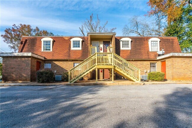Building Photo - 5755 Overlook Rd