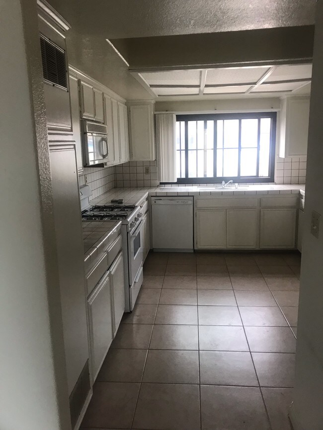 Kitchen - 951 Main St