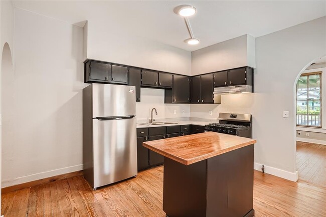 Foto del edificio - 1606 Nickerson St