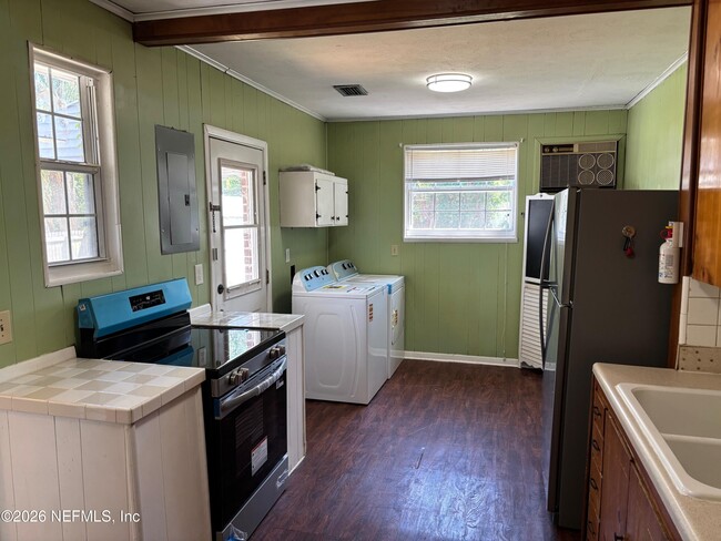 Foto del edificio - 4245 Redwood Ave