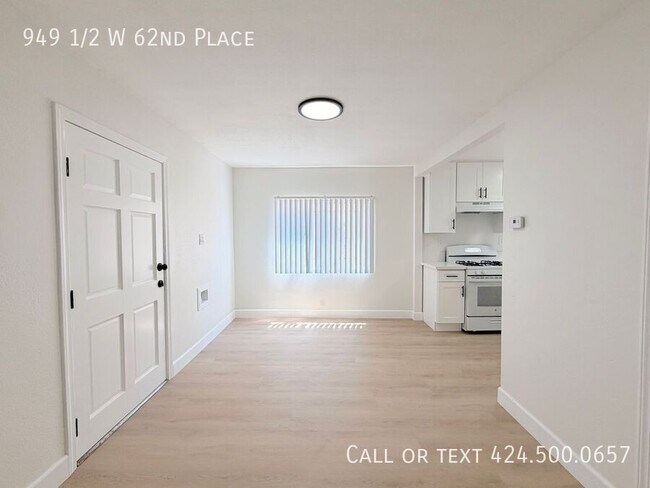 Building Photo - 949 1/2 W 62nd Place-