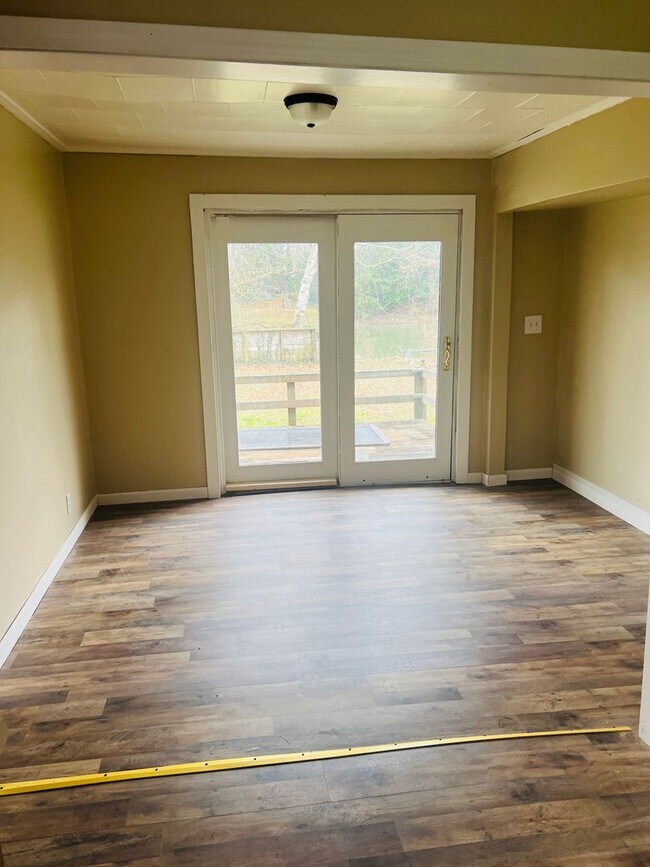 Building Photo - 2 bedroom ranch style home with creek