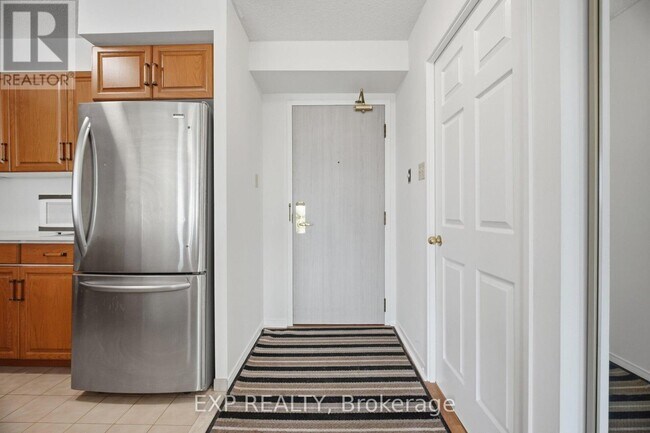 Photo du bâtiment - 2155 Burnhamthorpe Rd W
