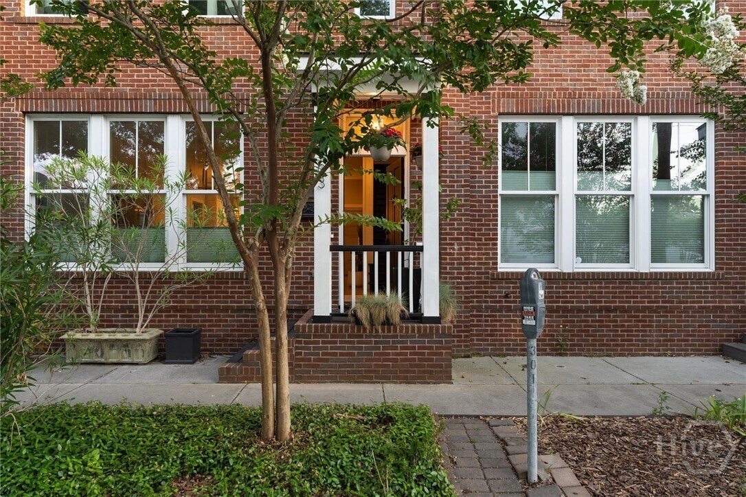 Primary Photo - 303 Alice St