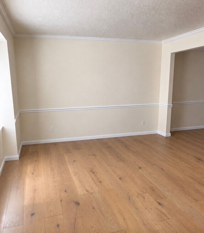 Building Photo - 1093 Eastgate Dr