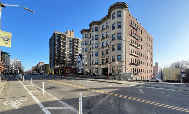 Building Photo - 884-888 Massachusetts Ave