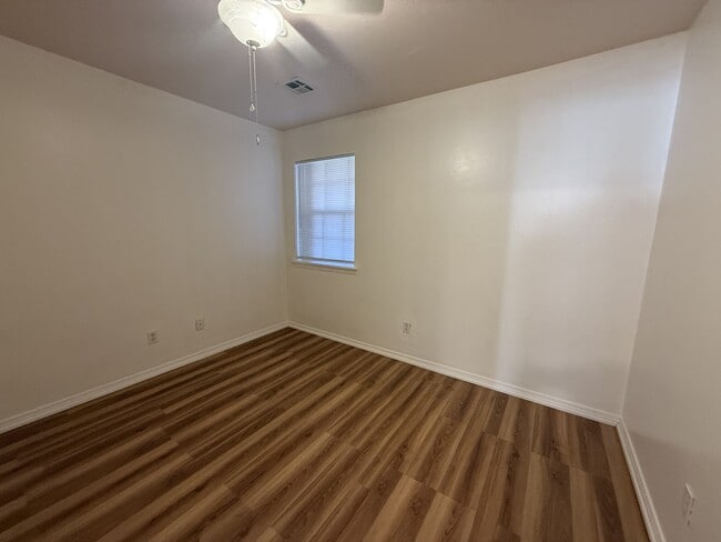 Building Photo - 2203 S Bluestone St