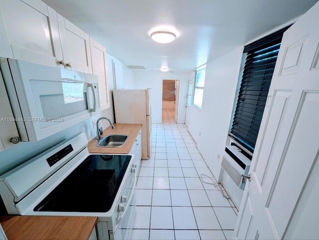 Photo - 1825 Harding St Apartment