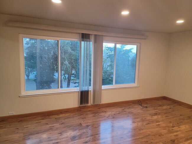 Foto del edificio - 132 Locksley Ave