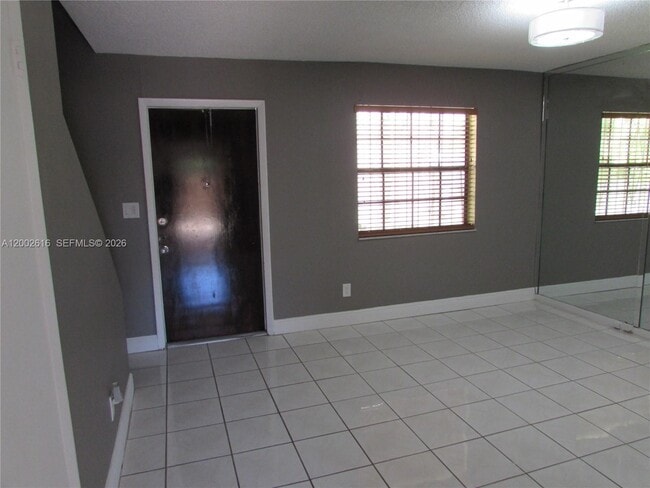 Foto del edificio - 5555 Ludlam Rd