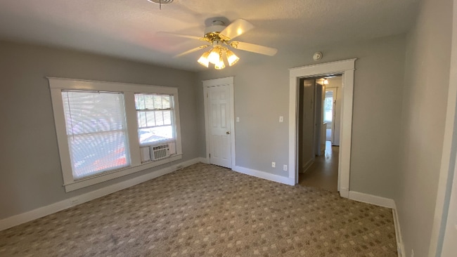 Photo - 203 N Dillard St Apartment