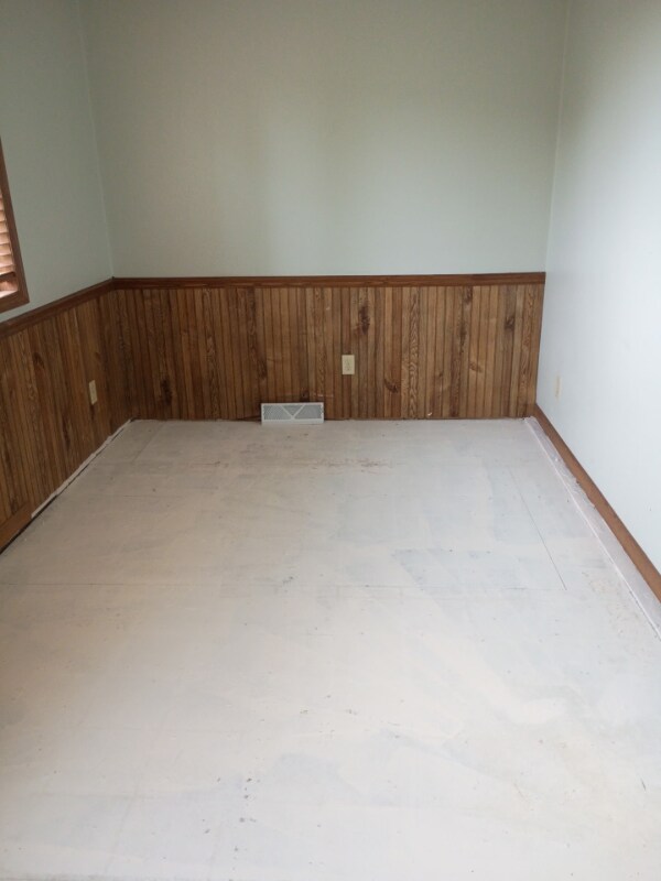 Building Photo - 615 S Chestnut St