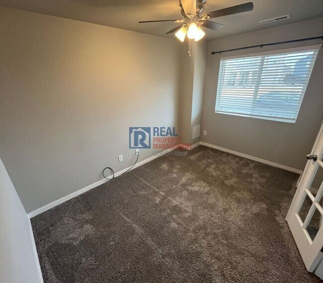 Foto del edificio - 420 Ryan Ave