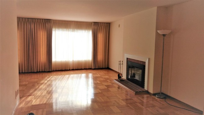 Building Photo - 409 Oak Park Dr