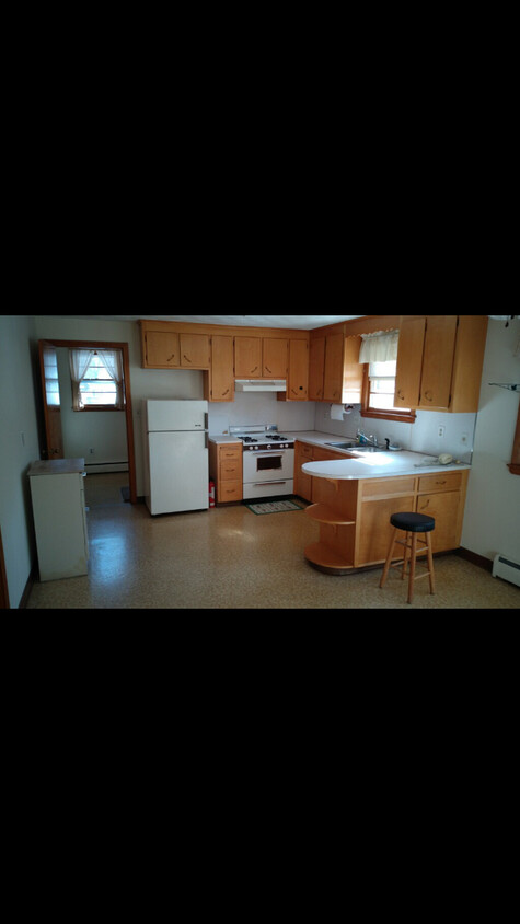 kitchen area - 33 Kim Dr