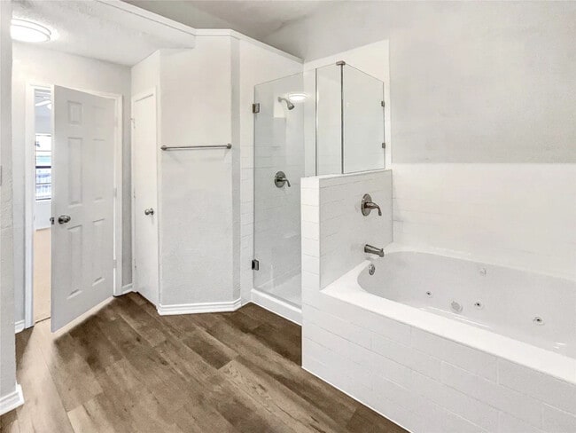 Building Photo - 6808 Driffield Cir E
