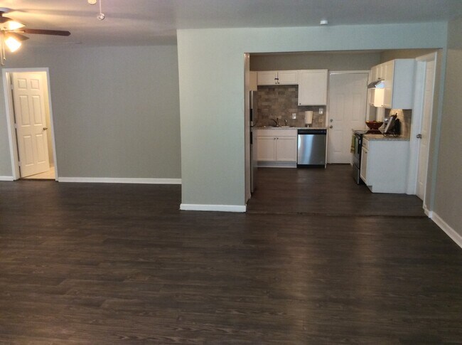 Foto del edificio - GREAT COLLEGE PROPERTY--PRE-LEASING FOR AUGUST! Completely Updated! 3 bedroom/2 bath Close to TTU...